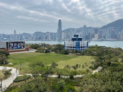 Im Stadtteil West-Kowloon ist ein neuer Kulturdistrikt entstanden, unter anderem mit dem Hong Kong Palace Museum, dem Kunstmuseum M+ und dem Xiqu-Zentrum.