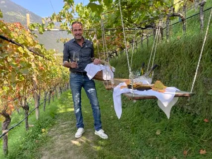 Karl Pichler vom Weingut Innerleiter hat einen lehrreichen Weinweg gestaltet, auf dem er Führungen anbietet.