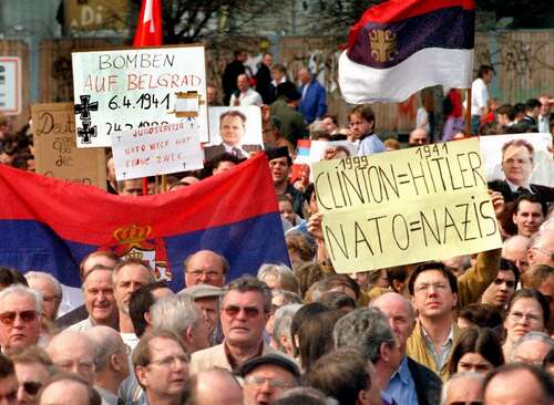 Proserbische Demonstranten protestieren 1999 gegen eine Nato-Beteiligung am Kosovokrieg: Die Folgen des Konflikts reichen bis in die Gegenwart.