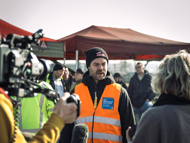 Der Gewerkschaftssekretär im Gespräch mit den Medien