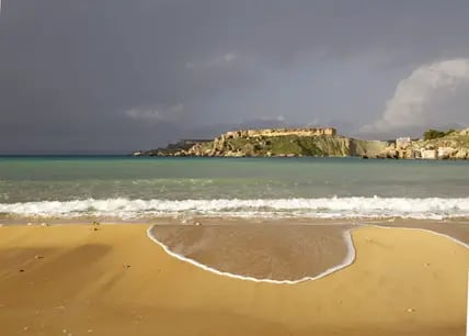 Er ist einer der bekanntesten Strände auf Malta: Der Golden Bay.