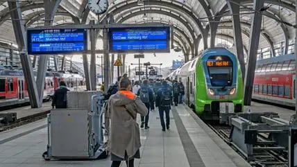 Auf der Bahnstrecke zwischen Kiel und Hamburg gibt es im März 2024 viele Zugausfälle.