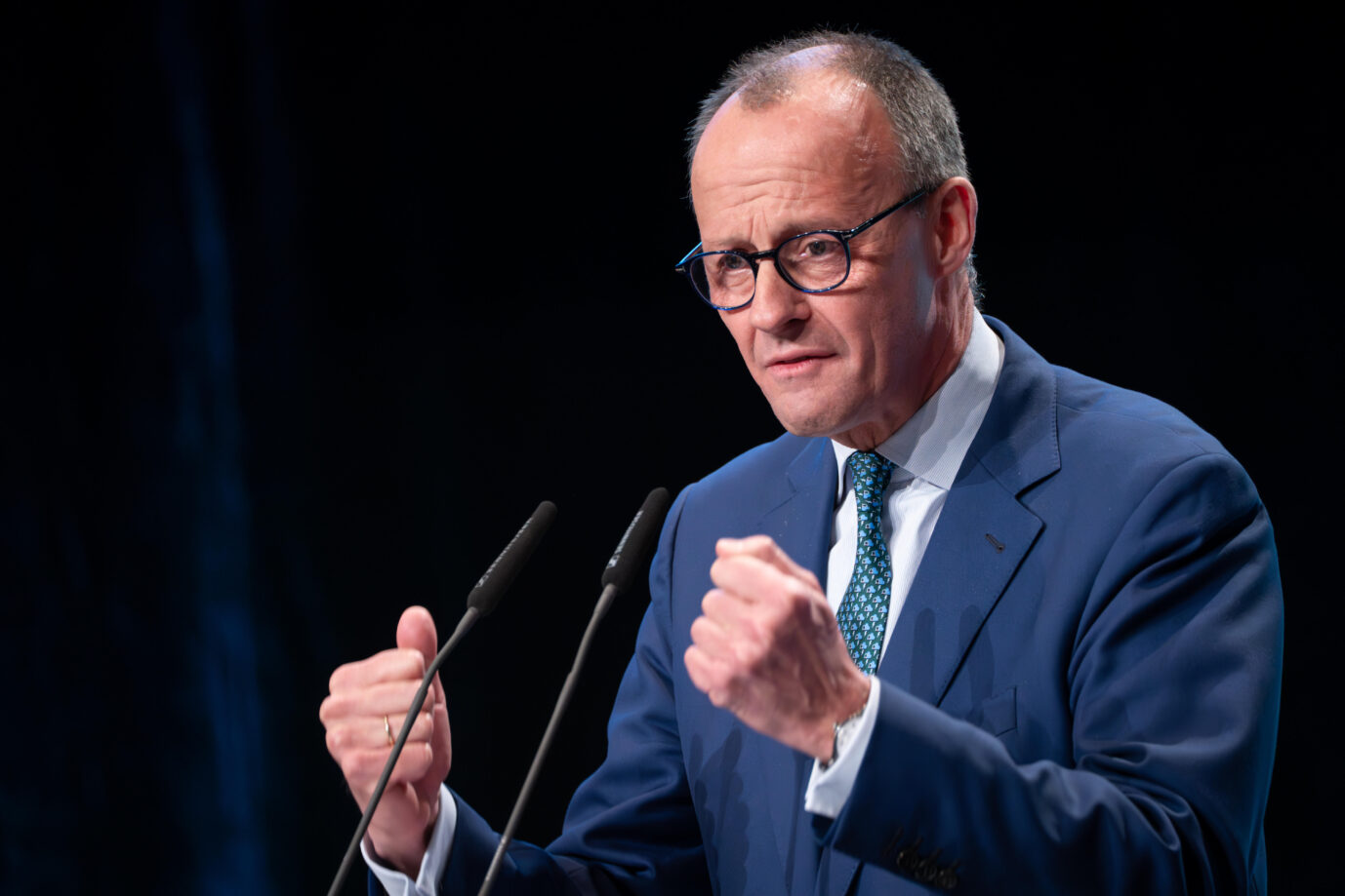 CDU-Chef Friedrich Merz bei der Grundsatzprogrammkonferenz seiner Partei: Außenpolitisch klar, innenpolitisch vage Foto: picture alliance / Flashpic | Jens Krick