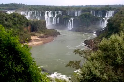 Rekord: Die Iguazú-Wasserfälle sind die größten Wasserfälle der Welt. 