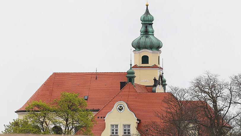 Der Star-Koch Alfons Schuhbeck sitzt seine Zeit, genau wie Uli Hoeneß, in der JVA Rothenfeld ab.