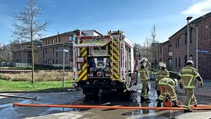 Die Freiwillige Feuerwehr Bad Bramstedt sowie der Rettungsdienst und die Polizei waren mit insgesamt 35 Kräften im Einsatz.