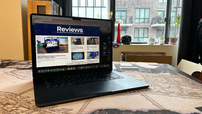 A MacBook Air in Black showing a screen with the screen recording toolbar.