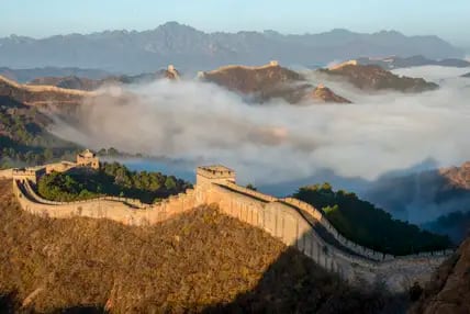 Sagenhafter Anblick, spektakuläres Erlebnis: ein Spaziergang auf der Chinesischen Mauer.