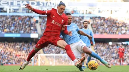 Der FC Liverpool und Manchester City liefern sich an der Spitze der Premier League ein packendes Duell.