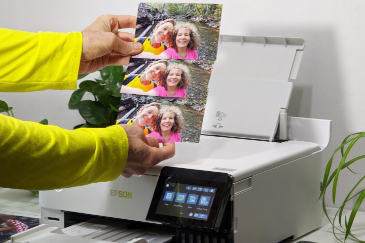 Alan compares draft, standard, and high-quality photos from Epson's EcoTank ET-8500.