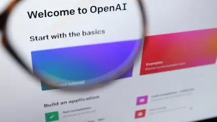 Der ChatGPT-Entwickler OpenAI arbeitet an einer Software zum Klonen menschlicher Stimmen - hält sie wegen Sorgen vor Missbrauch aber vorerst zurück.