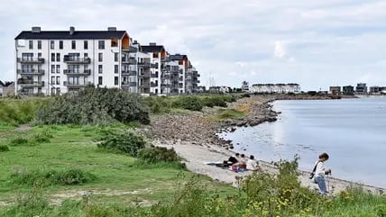 In direkter Wasserlage sind große Apartmenthäuser errichtet worden. Doch das Ostseeresort Olpenitz ist noch lange nicht fertig.