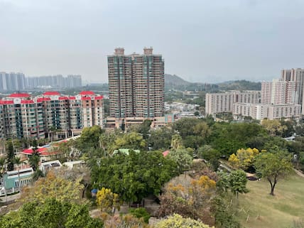 Ganz Hongkong war einst von der Natur geprägt, heute entstehen an immer mehr Orten in der Sonderverwaltungszone Wohnhäuser – wie hier in den New Territories.