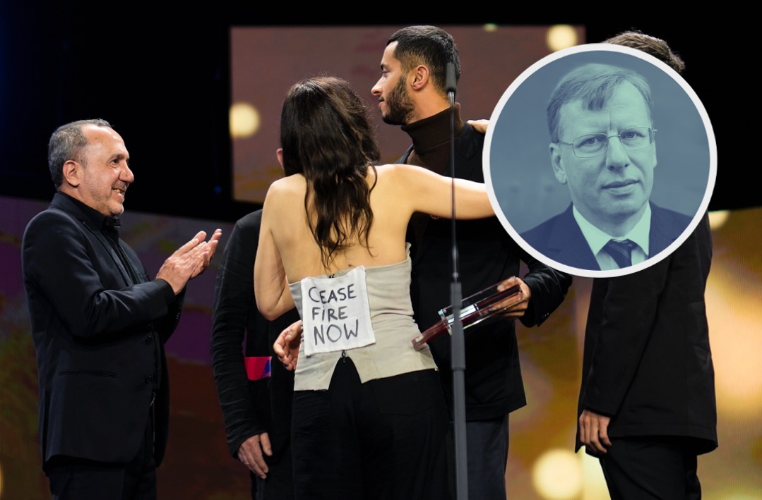 Auf dem Foto befindet sich die Berlinale-Jury während einer propalästinensischen Protestaktion. Die Frau, Verena Paravel, trägt auf ihrem Rücken einen Zettel mit der Aufschrift "Waffenstillstand jetzt." (Themenbild)