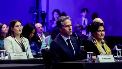 US-Außenminister Antony Blinken und Maria Gabriela Sommerfield (rechts), Außenministerin von Ecuador, nehmen am dritten Gipfel für Demokratie in Seoul teil.