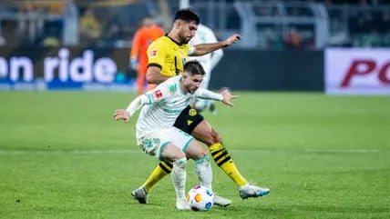 Werder Bremen bekommt es im Bundesliga-Topspiel mit Borussia Dortmund zu tun.