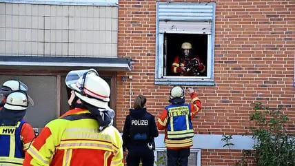 Ein Wohnungsbrand in der Hofholzallee in Kiel beschäftigte am Sonnabend die Polizei.