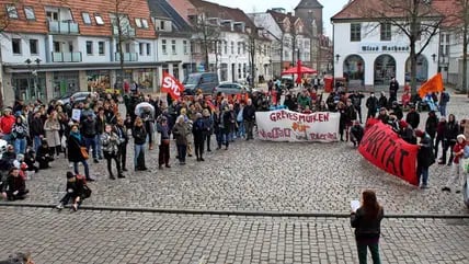 Im April 2023 wurde in Grevesmühlen gegen Rassismus, Hass und rechte Hetze demonstriert.