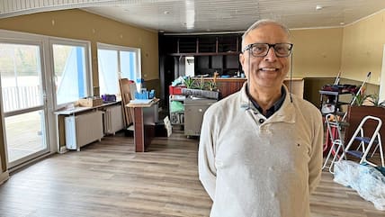 Rashad Malik hat sein Restaurant Gandhi in Lübeck geschlossen. Gerade ist der Gastronom noch dabei, das Lokal auszuräumen.