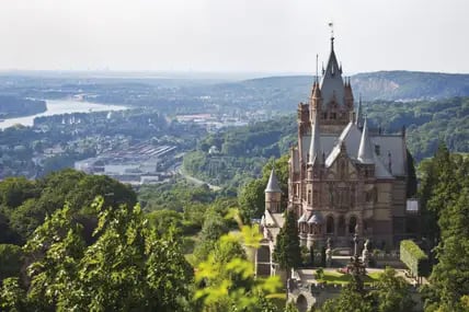 Ziemlich malerisch: 
Schloss Drachenburg am Drachenfels.