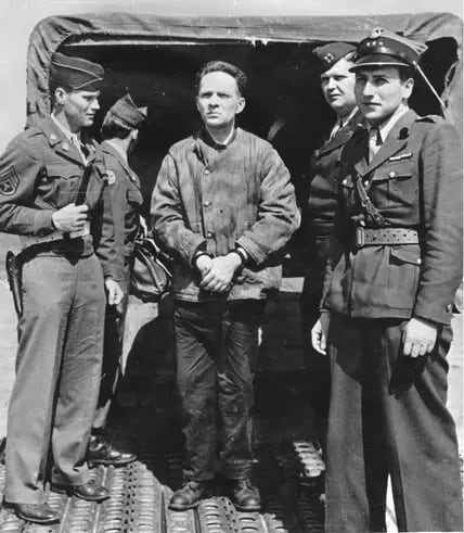 Nürnberger Prozesse. Der ehemalige Kommandant des KZ Auschwitz Rudolf Höß auf dem Nürnberger Flugplatz (1946).