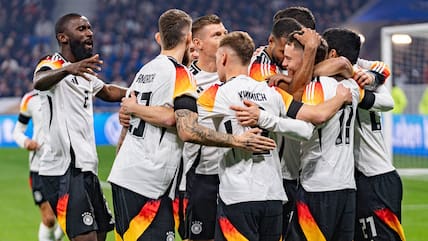 Die DFB-Elf führt gegen Frankreich.