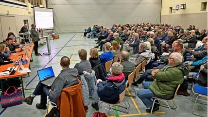 Mehr als 160 Eutiner Bürger nutzten die Einwohnerversammlung, um sich über die aktuellen Projekte in der Stadt zu informieren und darüber zu diskutieren.