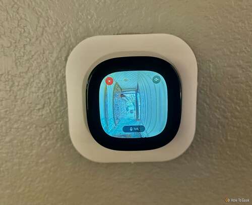 The ecobee smart thermostat premium showing the doorbell view from the Ecobee smart doorbell. 