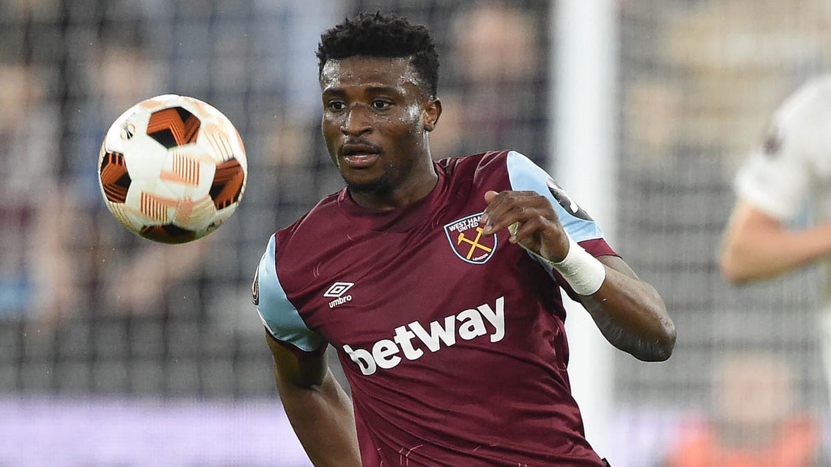 Mohammed Kudus of West Ham looking toward the ball.