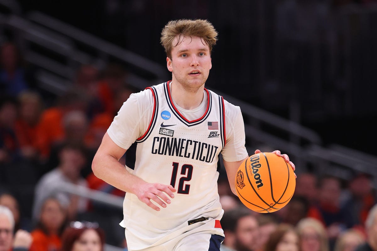 Cam Spencer of UConn dribbles the ball in the NCAA Tournament.