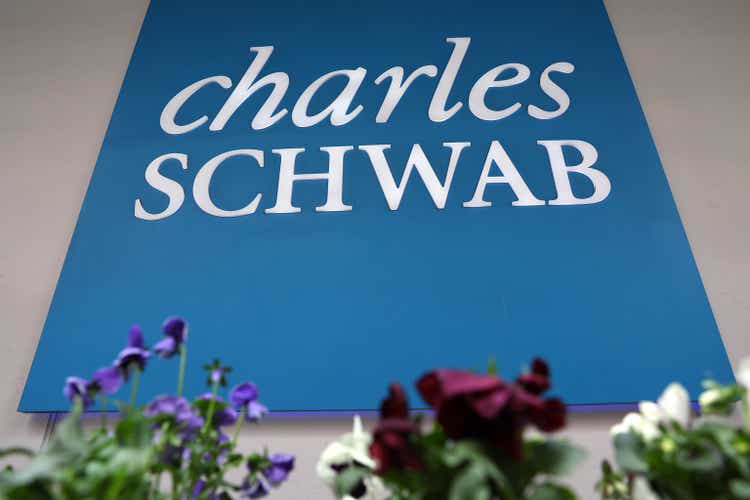 Charles Schwab Posts Rise In 1st Quarter Profits