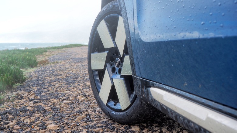 2025 Mini Countryman SE ALL4 front wheel