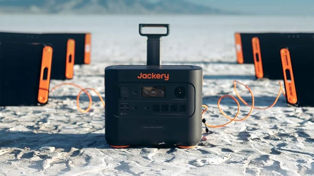 Jackery Solar Generator 3000 PRO