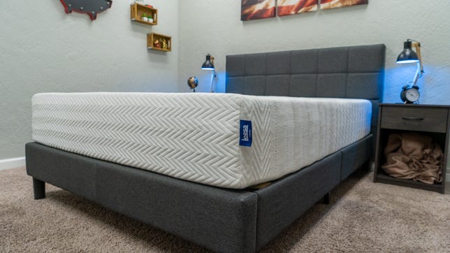 A look at the queen size Leesa Legend mattress