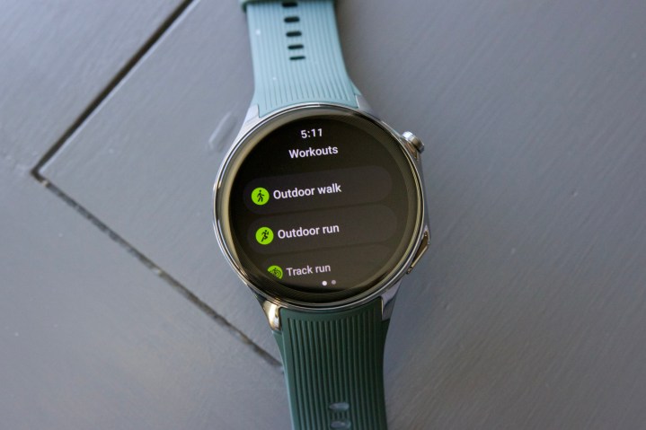 Workouts app on the OnePlus Watch 2.