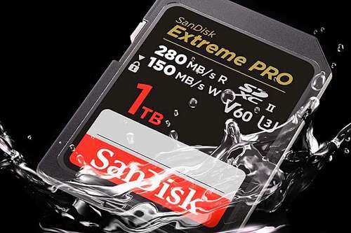 A SanDisk 1TB Extreme PRO SDXC UHS-II memory card submerging in water