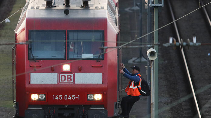 Europas Güterzugverkehr soll durch den Münchner Osten rollen. Das sorgt für Unmut. (Archiv)