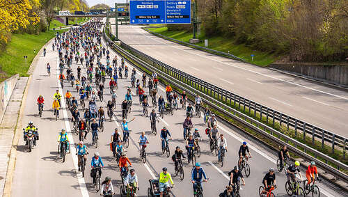 Freie Fahrt auf der A96.