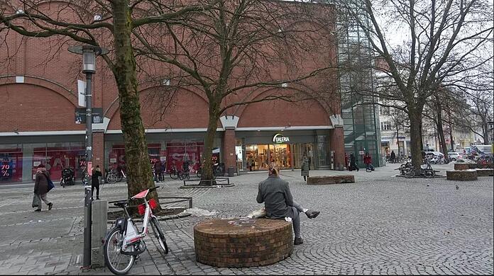 Der Galeria in Neuhausen ist beliebt im Viertel. Aber der Rotkreuzplatz ist kein Ort, an dem man sich gern mal hinsetzt, finden viele Anwohner.