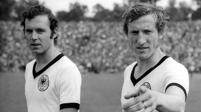 Szenen eines ereignis- und erfolgreichen, gemeinsamen Fußball-Weges: 501 Mal standen Franz Beckenbauer und Hans-Georg Schwarzenbeck wettbewerbsübergreifend gemeinsam auf dem Platz – für den FC Bayern und die deutsche Nationalmannschaft.