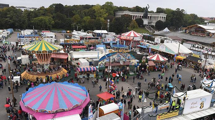 Wegen des Zentral-Landwirtschaftsfestes hätte die Oide Wiesn 2024 pausieren sollen. Nun wird sie im September aber doch in gewohnter Größe aufgebaut.