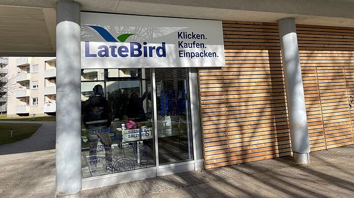 So sieht der 24-Stunden-Supermarkt-Automat Latebird in München von außen aus. Im Winter ist er beheizt.