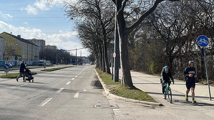 Im Stadtrat gibt es eine Debatte darüber, ob an der Schwere-Reiter-Straße eine Brücke gebaut werden soll.