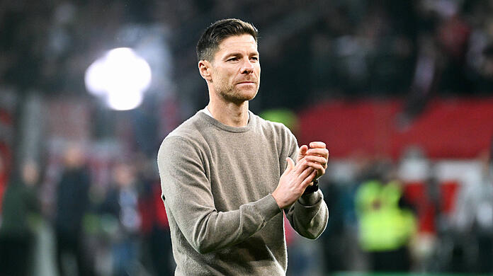 Xabi Alonso bleibt auch nächste Saison Trainer von Bayer Leverkusen.