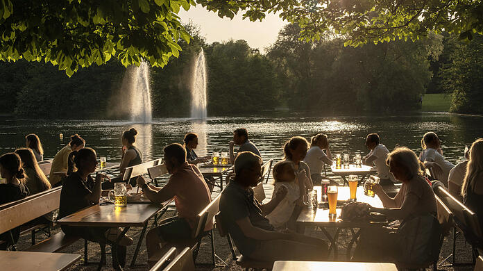 Am Wochenende wird es in München richtig warm, ja fast heiß. Bis zu 27 Grad sollen die Thermometer in der Stadt anzeigen. Beste Voraussetzungen also für einen Biergarten Besuch im T-Shirt. Zwar sind die Blätter noch nicht alle so grün wie hier im Ostpark zur vergangenen Biergarten-Saison – aber es ist schließlich erst April. Umso mehr heißt es: Sommergefühl genießen, ab kommenden Dienstag ist schon der nächste Regen gemeldet.