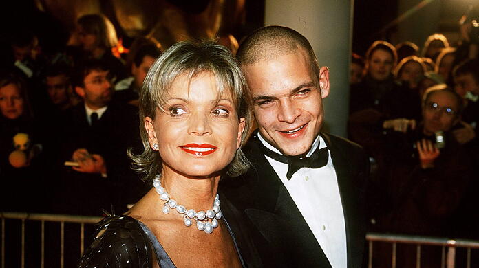 Uschi Glas und Ben Tewaag während der Bambi-Verleihung im Jahr 2000.