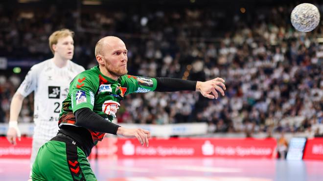 Handball-Bundesliga: Magdeburgs Tim Hornke wirft auf das Tor.