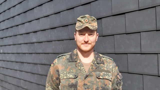 Studenten in Uniform: Lukas G.