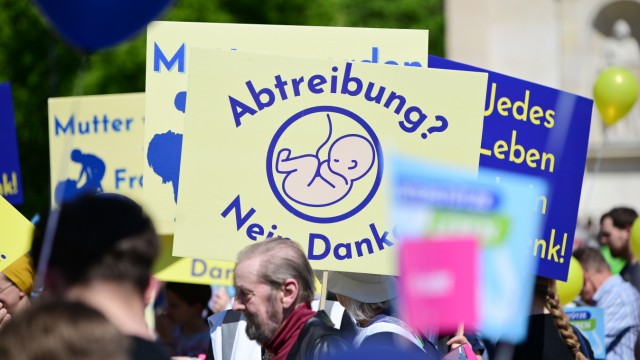 "Marsch fürs Leben": In diesem Jahr kamen deutlich weniger Abtreibungsgegner zu der Demonstration auf dem Königsplatz als noch im Jahr zuvor.