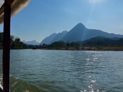 Berge am Fluss Nam Ou bei Nong Khiao